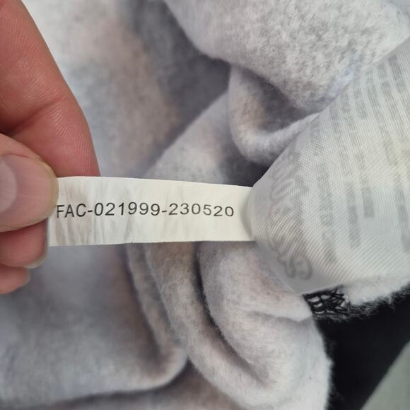 Disney 100 Anniversary Cakeworthy All Over Print D100 Sweatshirt Unisex XL - Picture 5 of 9